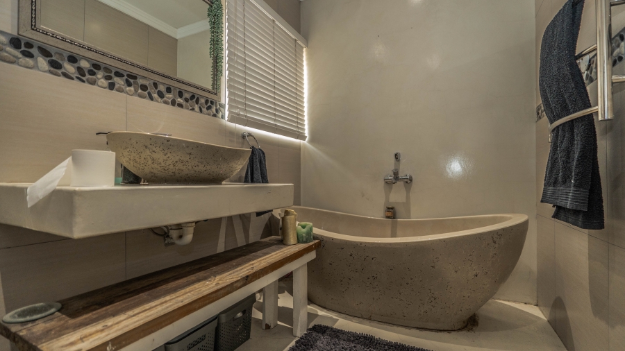 4 Bedroom Property for Sale in De La Haye Western Cape